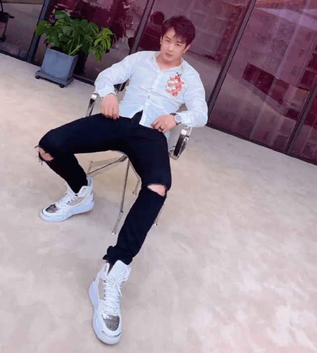 
网友晒辛巴直播视频 却遭粉丝威胁：打断你的腿 小心你的家人-panda sports(图5)